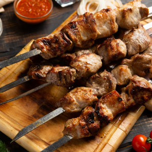 Топ-3 маринада для идеального шашлыка: сок будет капать с мяса